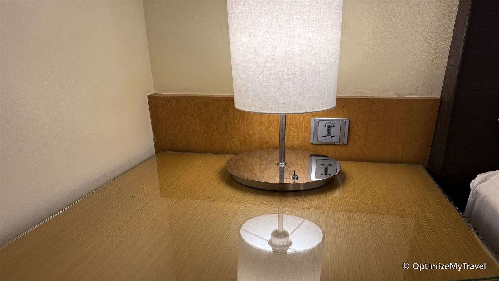 International electrical outlet beside a lamp in the hotel room